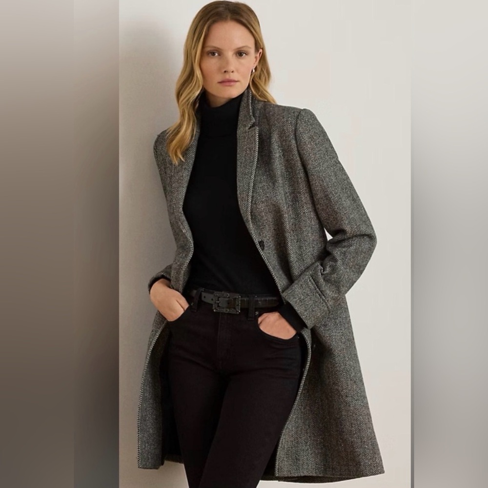 Vintage Elegant gray herringbone wool blend. classic lined. Easily worn unisex.